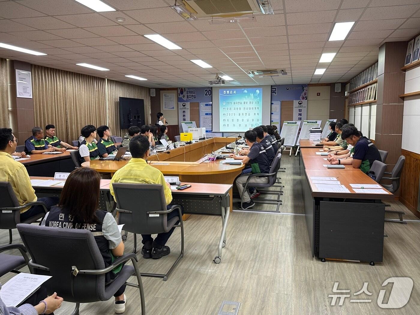 본문 이미지 - 동부지방산림청 을지연습 직제훈련.(동부산림청 제공, 재판매 및 DB 금지) 2025.8.18/뉴스1