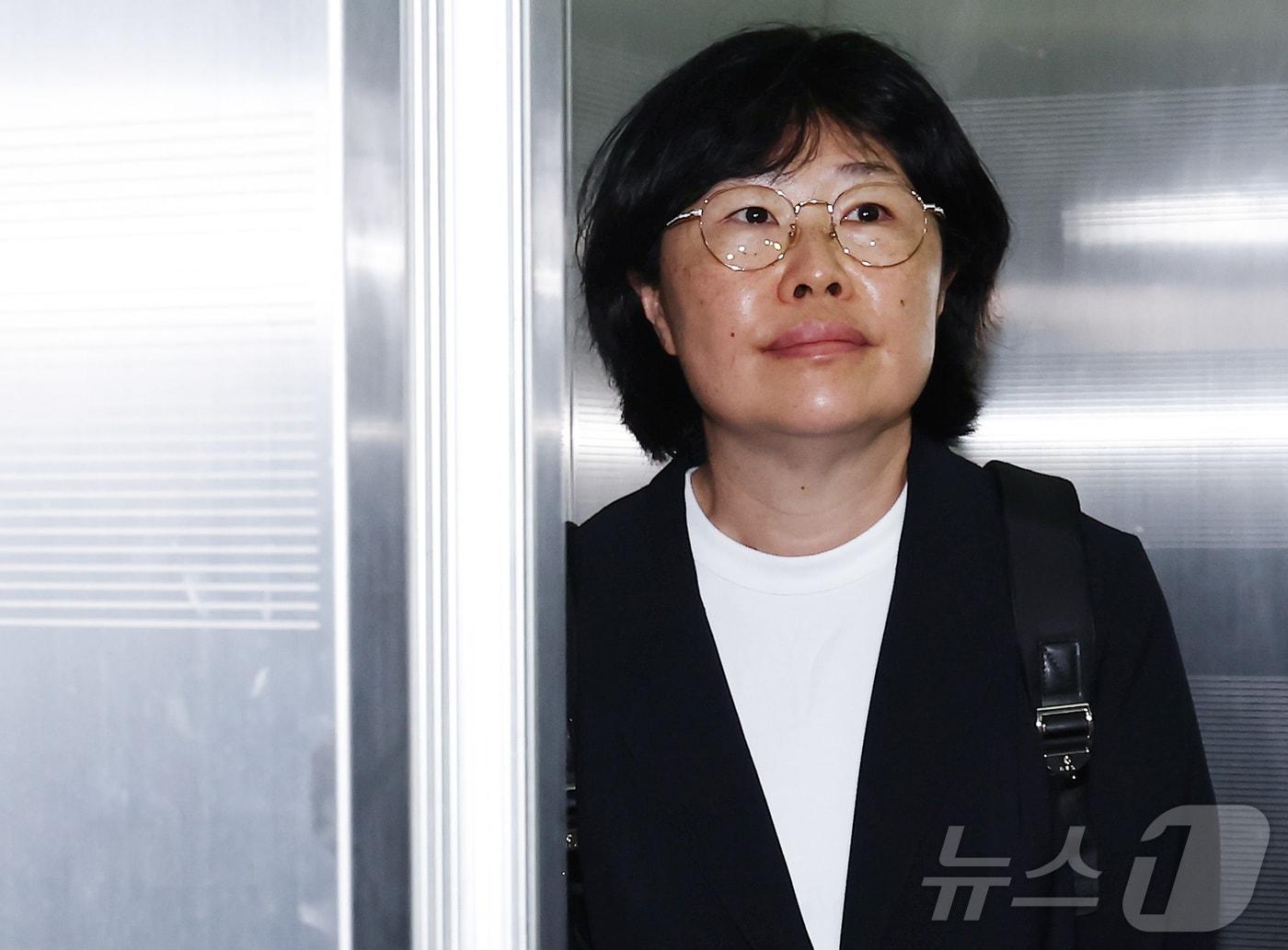 본문 이미지 - 유재은 전 국방부 법무관리관이 지난 18일 오전 서울 서초구 순직해병 특검팀(이명현 특별검사) 피의자 조사에 출석했다. 2025.8.18/뉴스1 ⓒ News1 김민지 기자