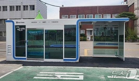 본문 이미지 - 강원 KTX동해역 앞에 설치된 스마트승강장.&#40;동해시 제공, 재판매 및 DB 금지&#41; 2025.8.18/뉴스1