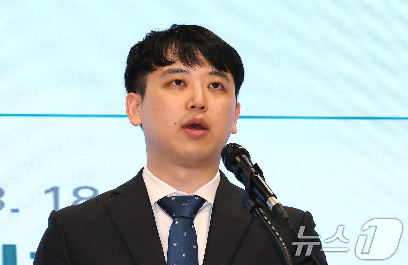 한성존 대한전공의협의회 비상대책위원장이 18일 오전 서울 용산구 대한의협회관에서 열린 임시대의원총회에서 모두발언을 하고 있다. 2025.8.18/뉴스1 ⓒ News1 장수영 기자