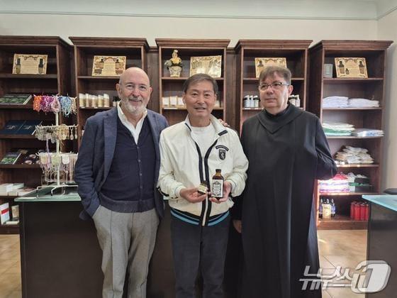 본문 이미지 - 28일 전춘성 전북 진안군수가 이탈리아 바티칸에서 움베르토 나르디 교수와 자친토 쿠르친스키 신부를 만나 협력하기로 했다.&lt;자료사진&gt;&#40;진안군제공&#41;2024.10.28/뉴스1