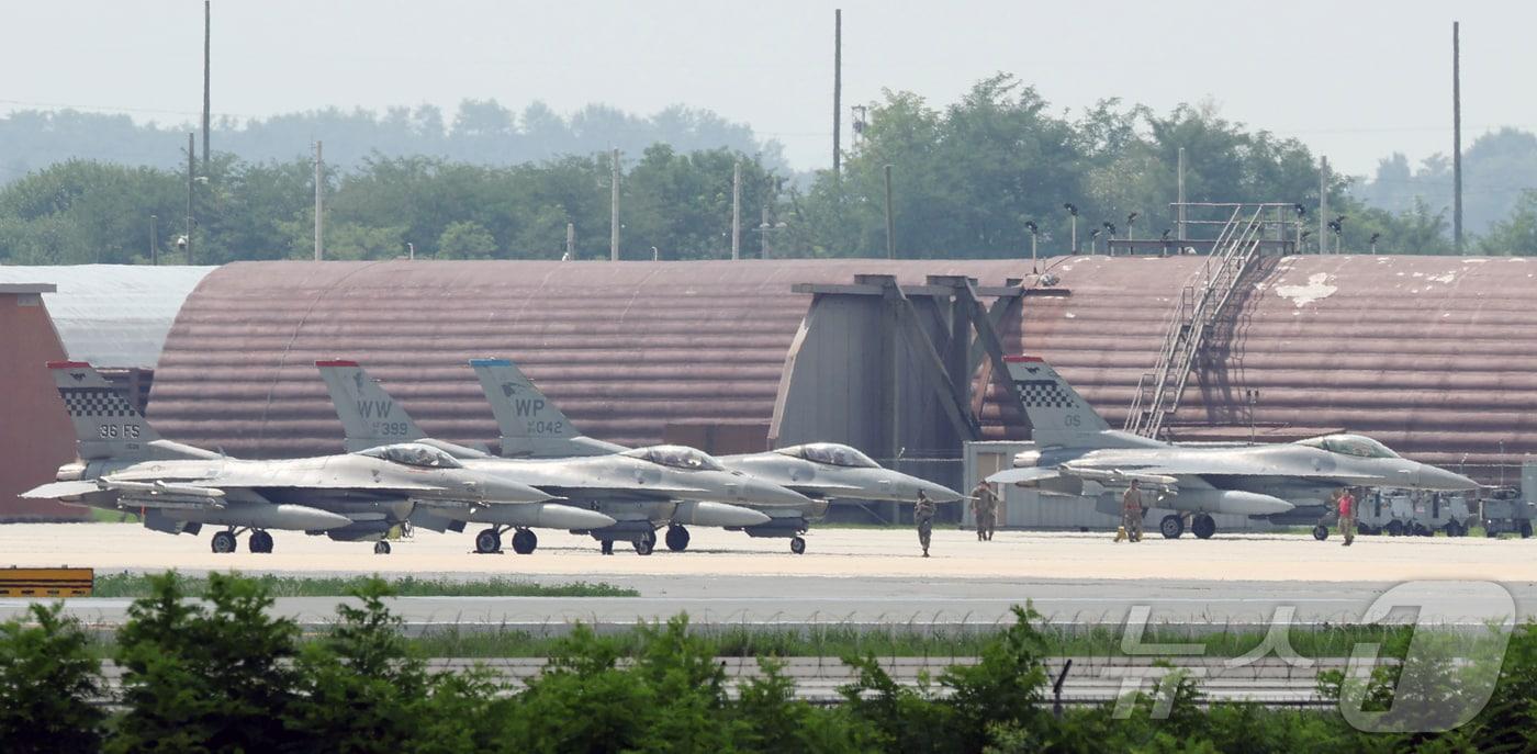 경기 평택시 주한미군 오산공군기지에서 F-16 전투기가 이륙 준비를하고 있다. 2025.8.18/뉴스1 ⓒ News1 김영운 기자