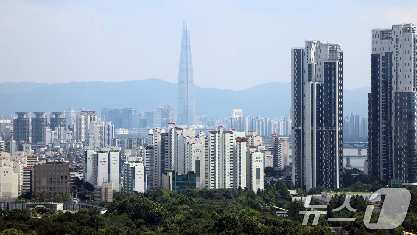  사진은 이날 서울 시내 아파트 단지의 모습. 2025.8.18/뉴스1 ⓒ News1 황기선 기자