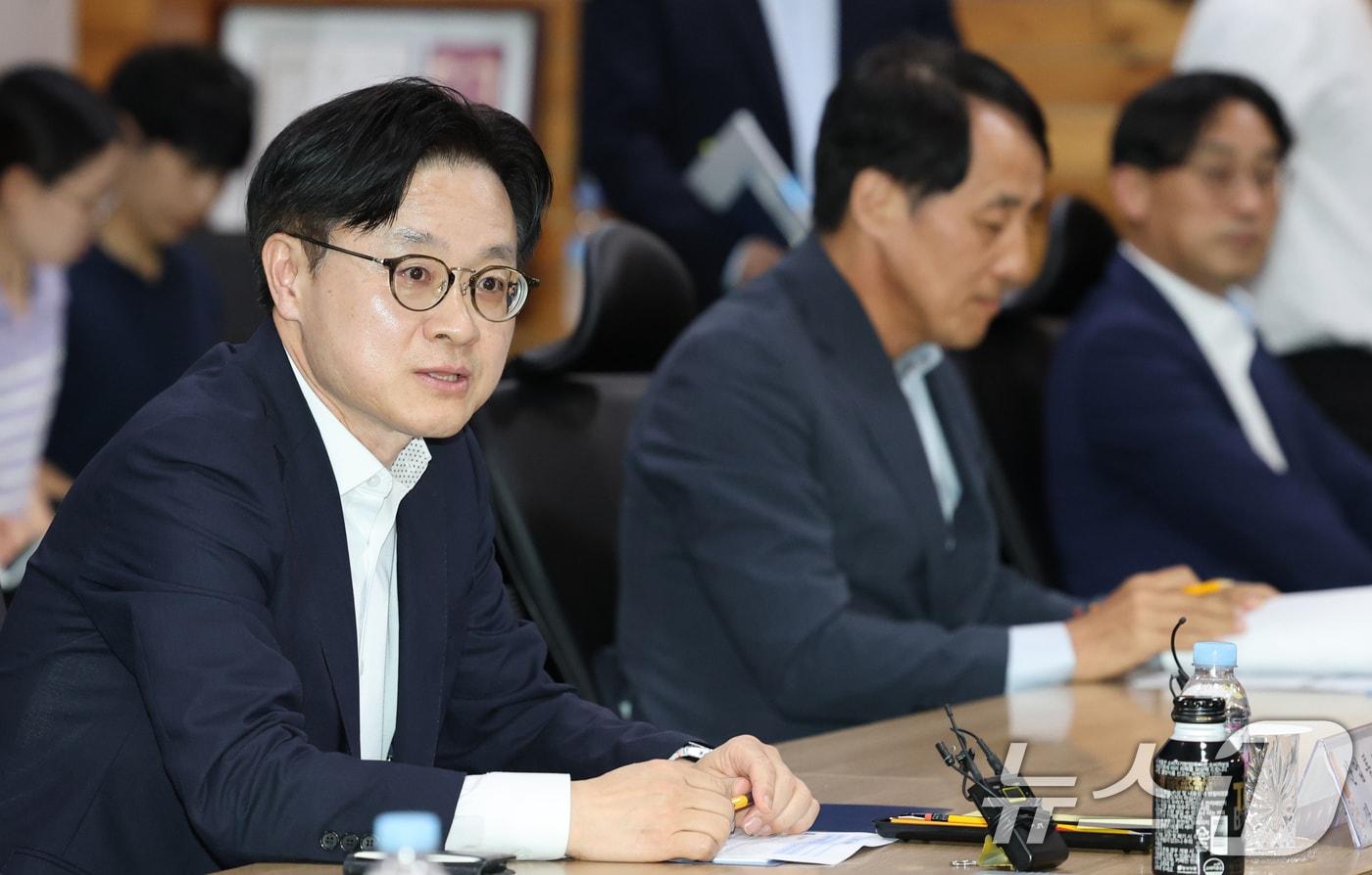 김정관 산업통상자원부 장관이 18일 충남 아산 디와이오토에서 열린 수출공급망 강화 금융지원 간담회에 참석해 인사말을 하고 있다. 2025.8.18/뉴스1 ⓒ News1 김기태 기자