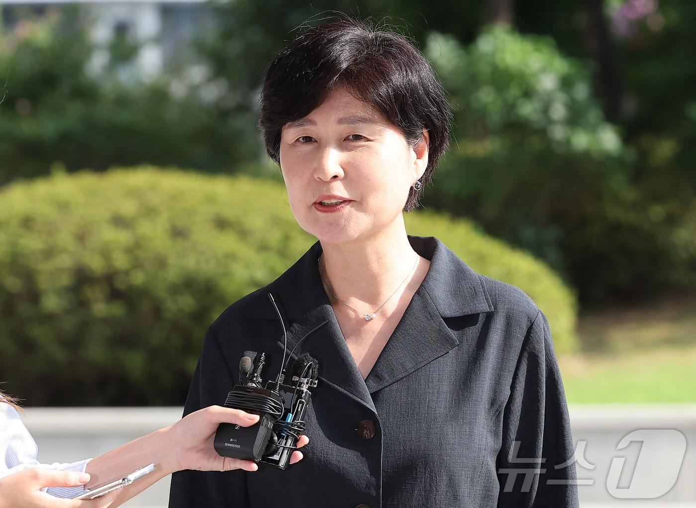 본문 이미지 - 백혜련 더불어민주당 의원이 18일 오후 서울 서초구 서울고등검찰청에 마련된 내란 특검팀(특별검사 조은석) 사무실로 12·3 비상계엄 해제 의결 당시 상황과 관련, 참고인 조사를 받기 위해 출석을 앞두고 취재진 질문에 답변하고 있다. 2025.8.18/뉴스1 ⓒ News1 김진환 기자