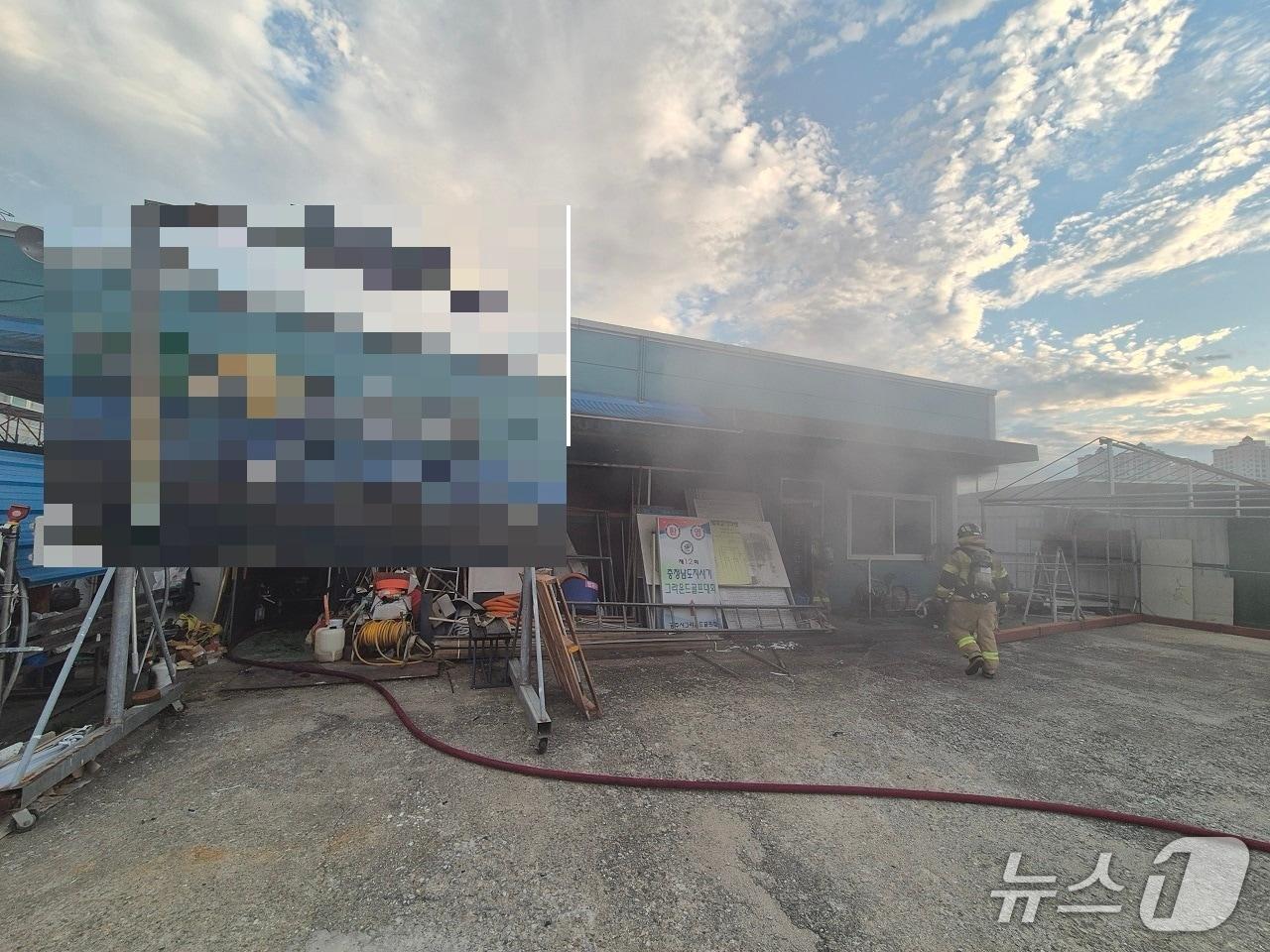 본문 이미지 -  공주 금흥동 상가 화재 현장. (공주소방서 제공, 재판매 및 DB금지) / 뉴스1
