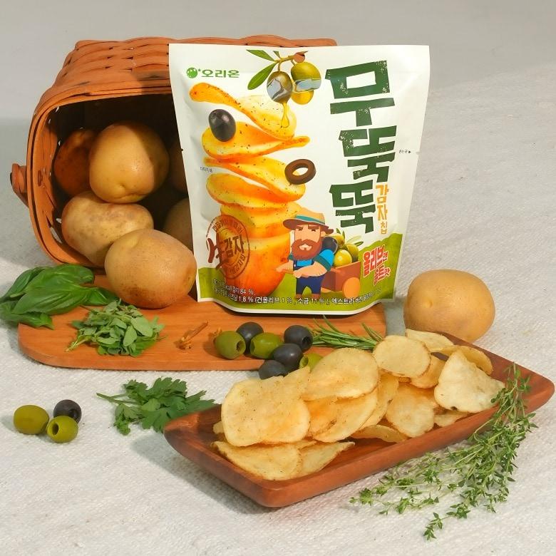 본문 이미지 - 오리온 '무뚝뚝감자칩 올리브앤솔트맛' 제품 이미지.(오리온 제공)