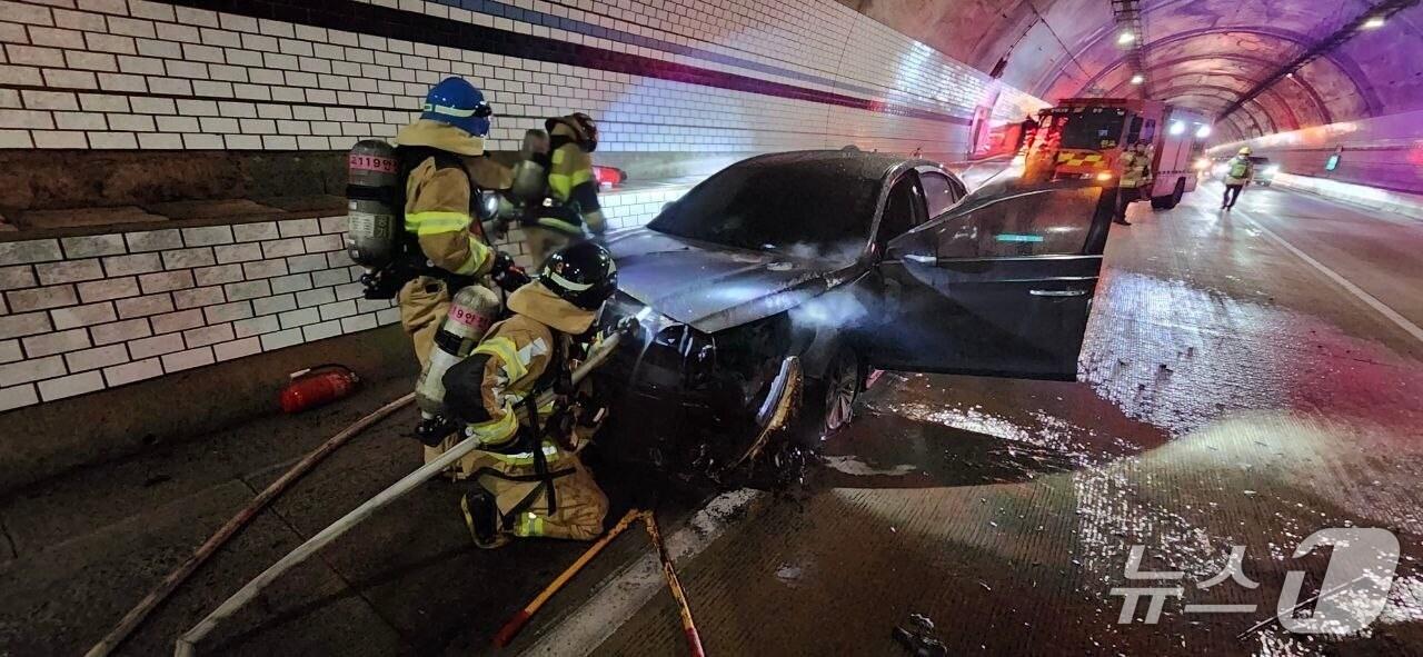 본문 이미지 - 화재 현장. (경기도소방재난본부 제공. 재판매 및 DB 금지)