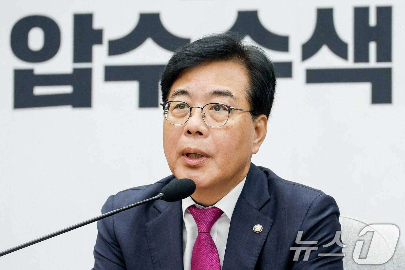송언석 국민의힘 비상대책위원장 겸 원내대표가 19일 오전 서울 여의도 국회에서 열린 원내대책회의에 참석해 모두 발언을 하고 있다. 2025.8.19/뉴스1 ⓒ News1 안은나 기자