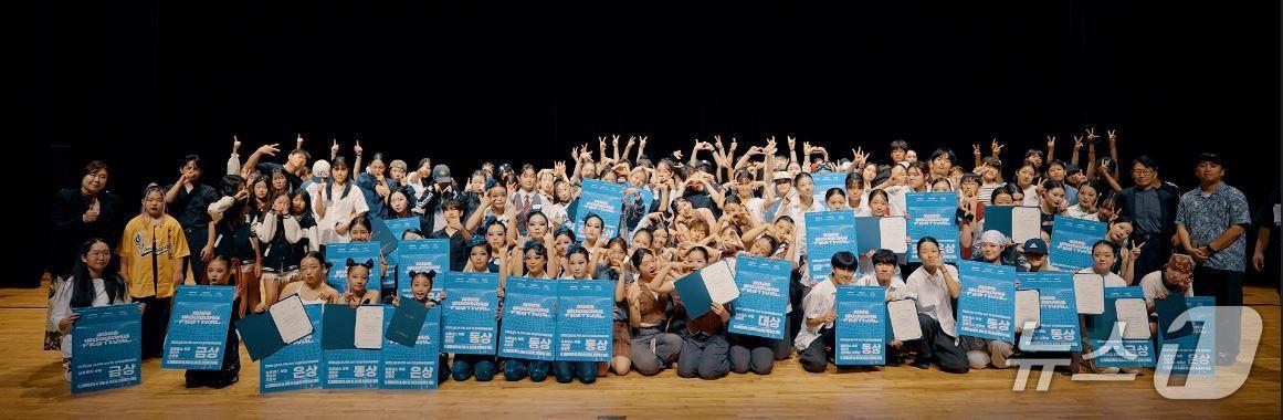 본문 이미지 - ‘제8회 2025 우송페스티벌’ 참가자들. (우송정보대학 제공.재판매 및 DB금지)/뉴스1