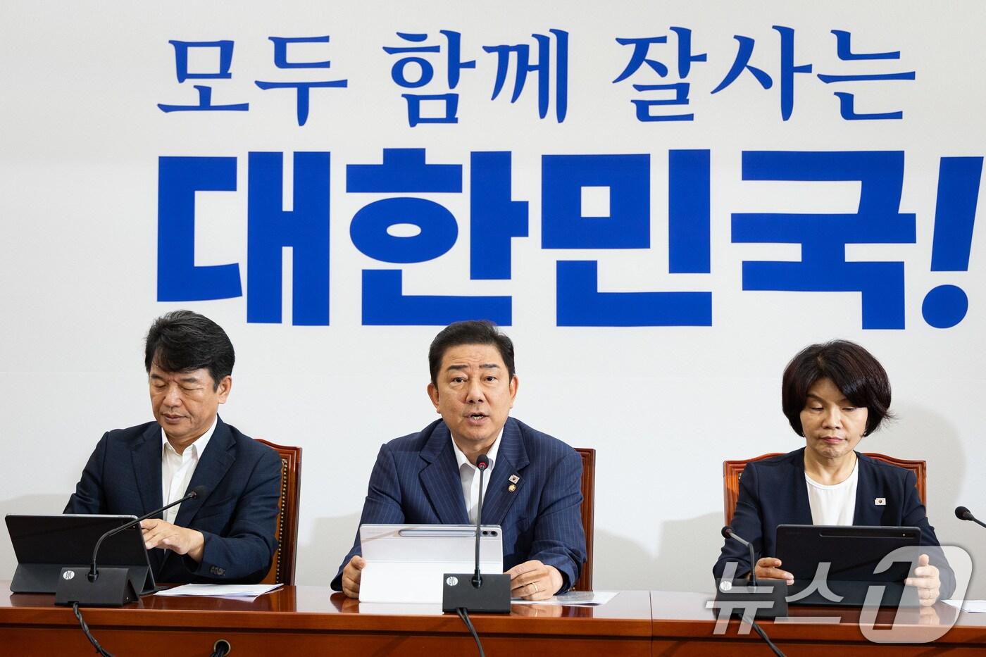 김병기 더불어민주당 원내대표가 19일 서울 여의도 국회에서 열린 원내대책회의에서 모두 발언을 하고 있다. 2025.8.19/뉴스1 ⓒ News1 유승관 기자