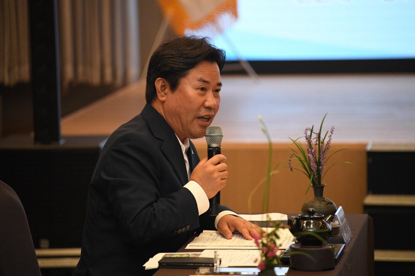 박정현 부여군수가 충남시장군수협의회에 참석해 정책 제안을 하고 있다.&#40;부여군 제공. 재판매 및 DB금지&#41;/뉴스1