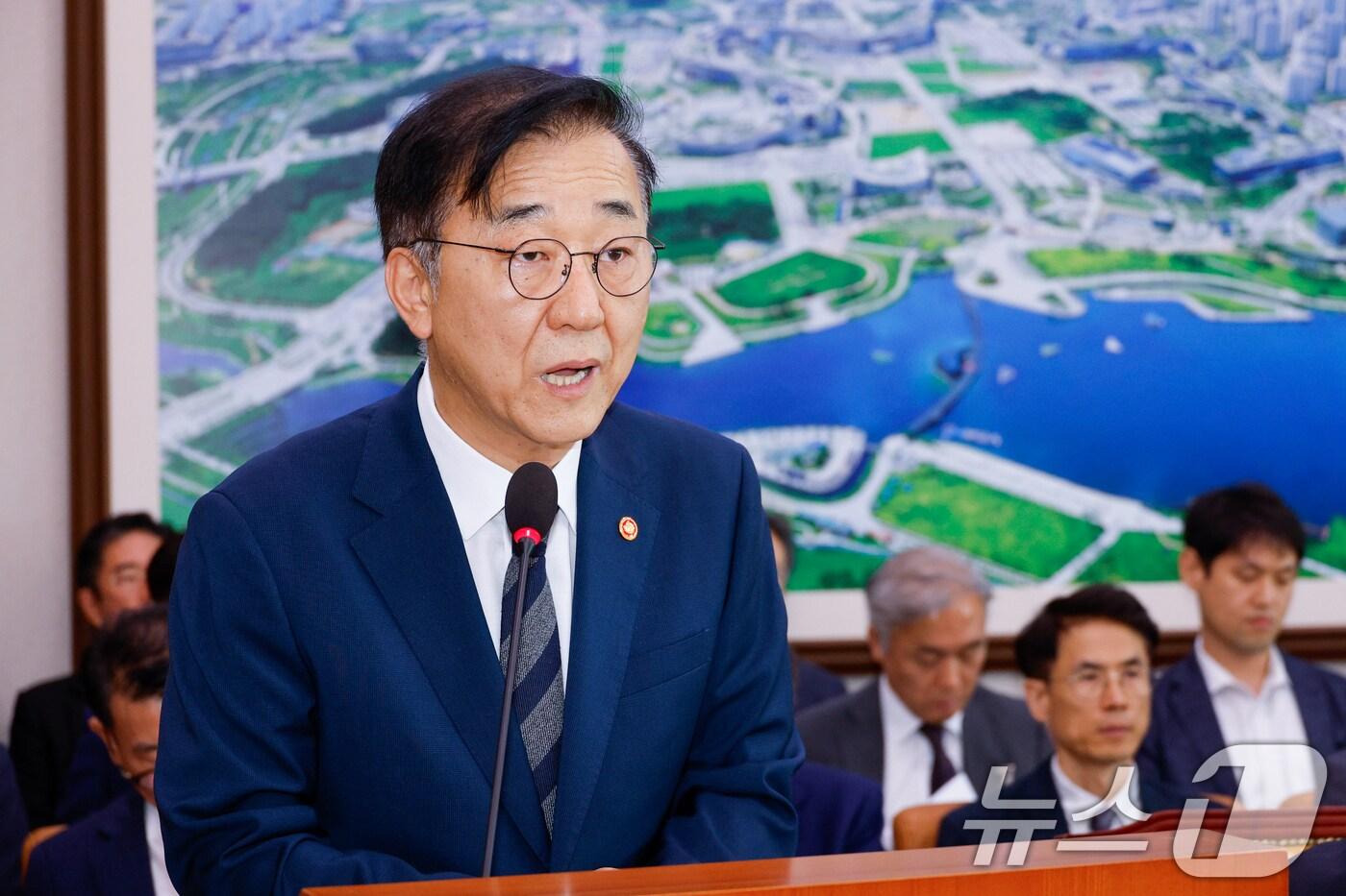 김윤덕 국토교통부 장관이 19일 오전 서울 여의도 국회에서 열린 국토교통위원회 전체회의에 출석해 인사말 하고 있다. 2025.8.19/뉴스1 ⓒ News1 안은나 기자