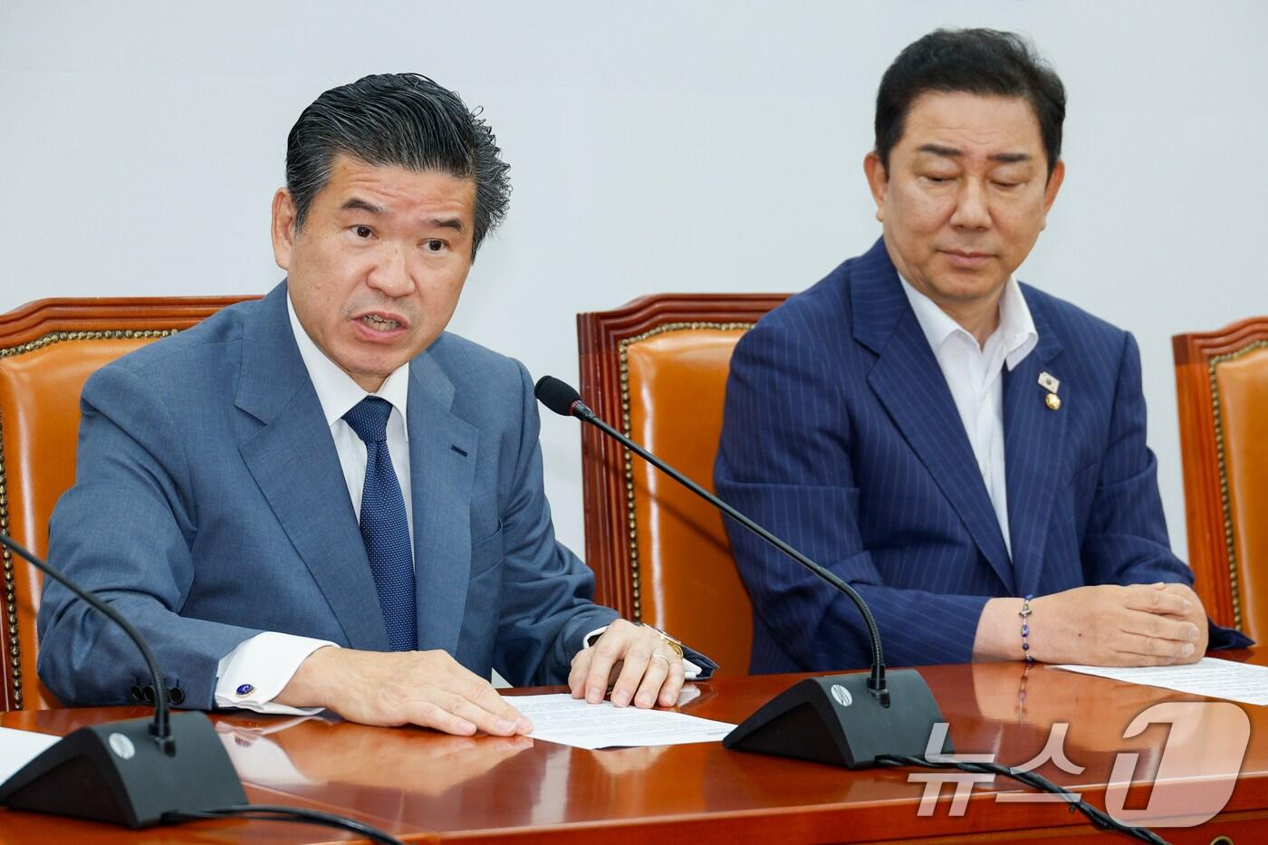 제임스 김 주한미국상공회의소&#40;암참, AMCHAM&#41; 회장이 19일 오전 서울 여의도 국회에서 김병기 더불어민주당 원내대표를 예방, 인사말을 하고 있다. 2025.8.19/뉴스1 ⓒ News1 안은나 기자