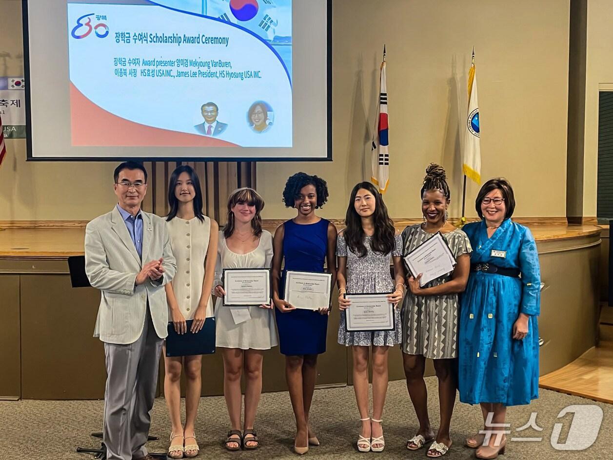 본문 이미지 - HS효성이 지난 16일(현지 시각) 미국 앨라배마 지역 우수학생들에 장학금을 전달했다. (사진제공 =  HS효성) 