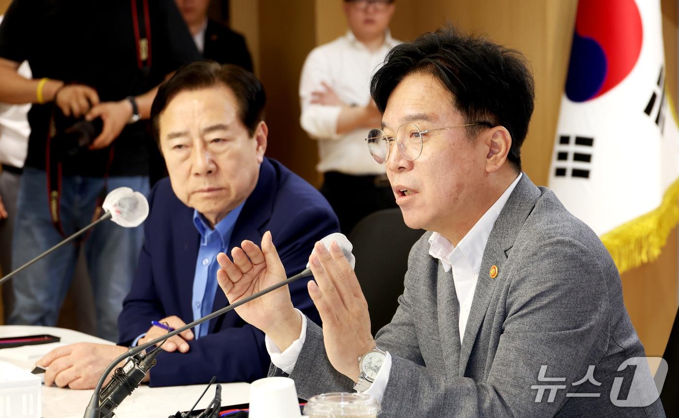 김영훈 고용노동부 장관이 19일 서울 여의도 중소기업중앙회에서 열린 노란봉투법 관련 간담회에서 발언하고 있다. &#40;중소기업중앙회 제공. 재판매 및 DB금지&#41;