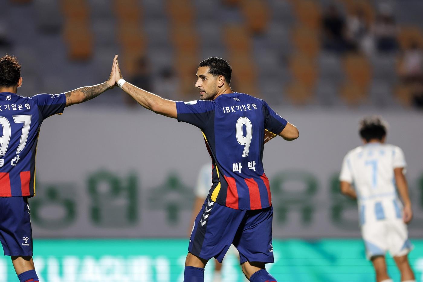 수원FC 공격수 싸박. &#40;한국프로축구연맹 제공&#41;