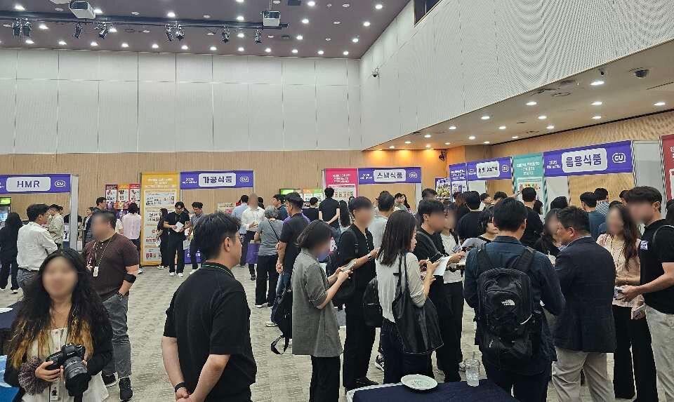 본문 이미지 - CU 2025 하반기 상품 컨벤션. &#40;BGF리테일 제공&#41;.