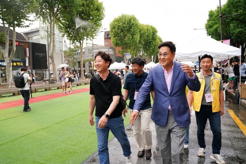 본문 이미지 - 대학로 차 없는 거리 행사(종로구 제공)