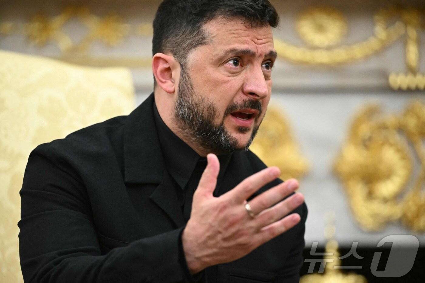 18일&#40;현지시간&#41; 볼로디미르 젤렌스키 우크라이나 대통령이 미국 워싱턴 D.C. 백악관 오벌 오피스에서 도널드 트럼프 미국 대통령과의 회담 중 발언하고 있다.2025.08.18. ⓒ AFP=뉴스1