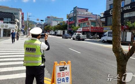 본문 이미지 - 대전동부경찰서는 도로 위 교통 기초질서 확립과 교통사고 예방을 위해 ‘5대 반칙운전’근절 전방위 홍보와 집중 계도·단속에 나섰다. (대전경찰청 제공. 재판매 및 DB금지)2025.8.19/뉴스1