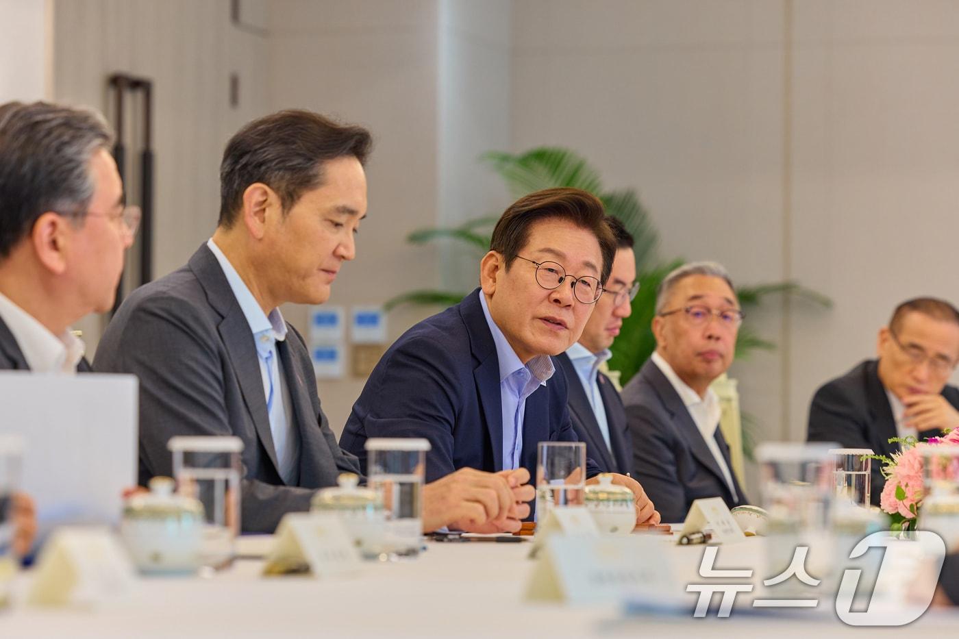 이재명 대통령이 19일 서울 용산 대통령실 청사에서 열린 미일 순방 동행 경제단체 및 기업인 간담회에서 발언하고 있다. &#40;대통령실 제공. 재판매 및 DB 금지&#41; 2025.8.19/뉴스1 ⓒ News1 허경 기자