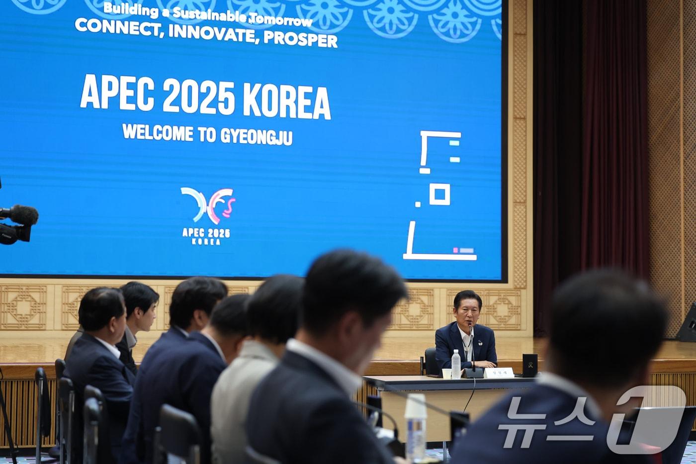 정청래 더불어민주당 대표가 19일 오후 APEC 정상회의 준비현장 점검차 경주시 경북문화관광공사 육부촌을 찾아 인사말을 하고 있다. &#40;더불어민주당 제공. 재판매 및 DB 금지&#41; 2025.8.19/뉴스1