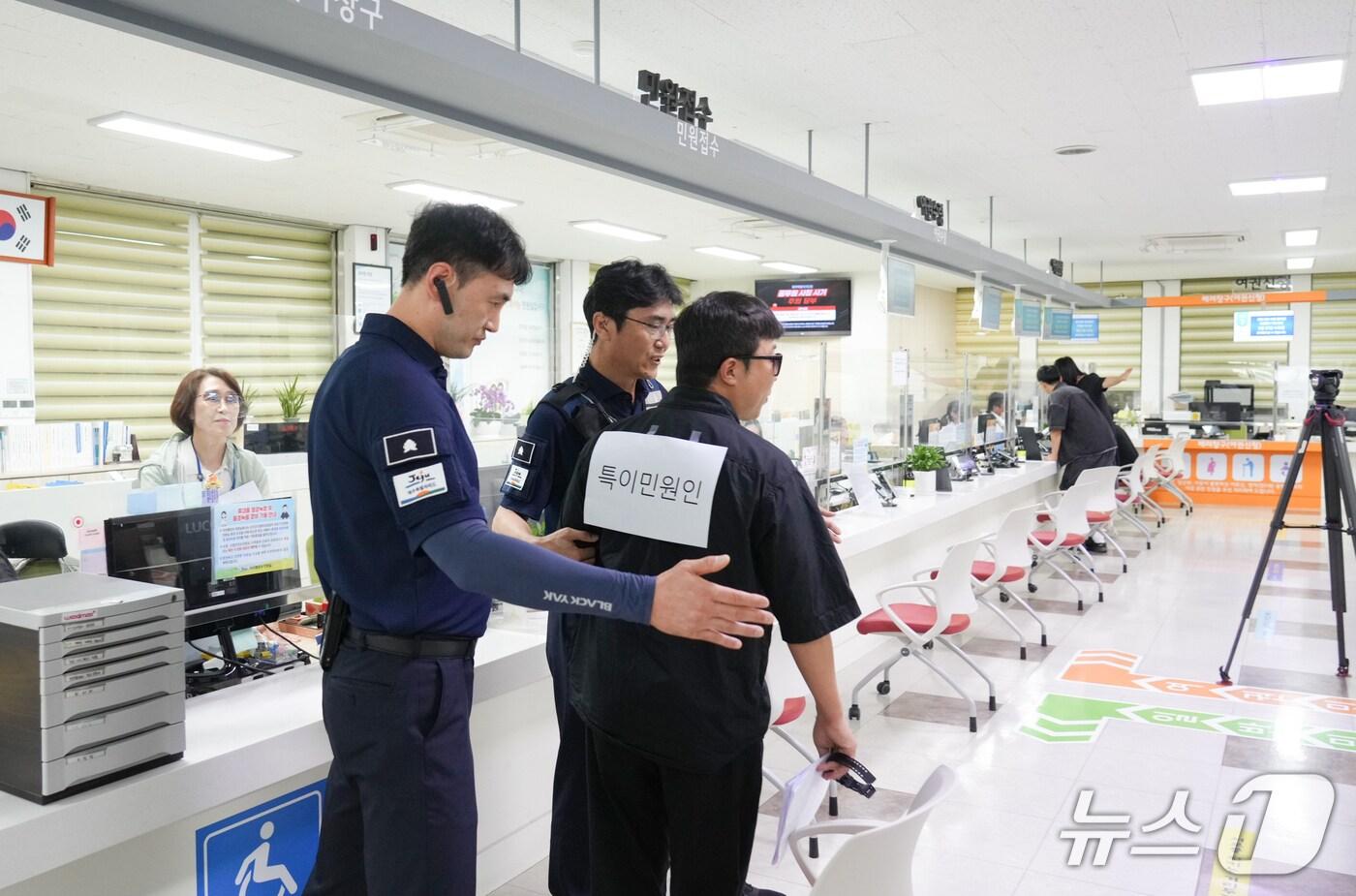  제주도 특이민원 대응훈련&#40;제주도 제공. 재판매 및 DB 제공&#41;/뉴스1