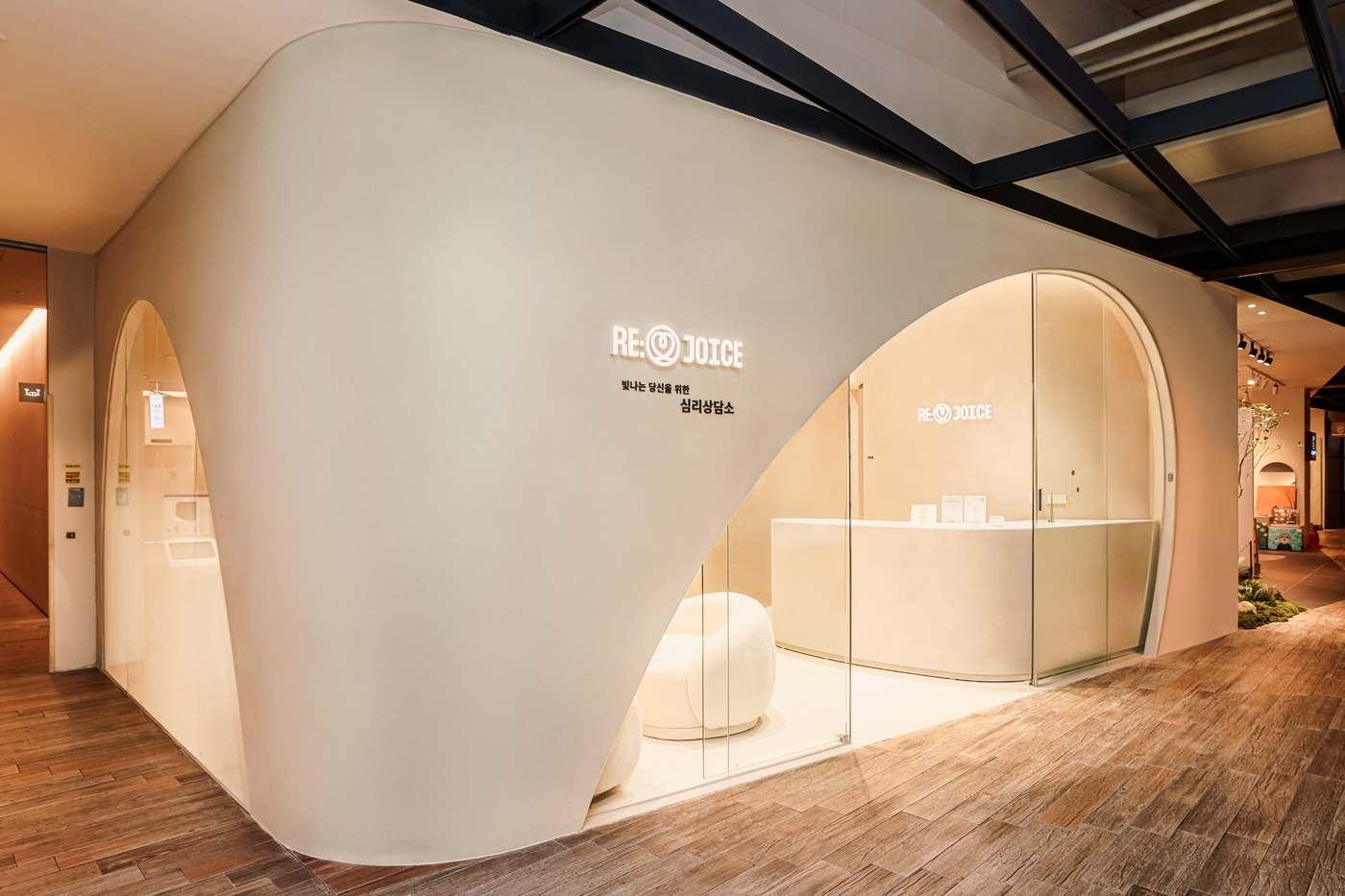경기도 수원시 권선구에 위치한 타임빌라스 수원 7층에 위치한 '리조이스' 심리 상담소.(롯데백화점 제공)