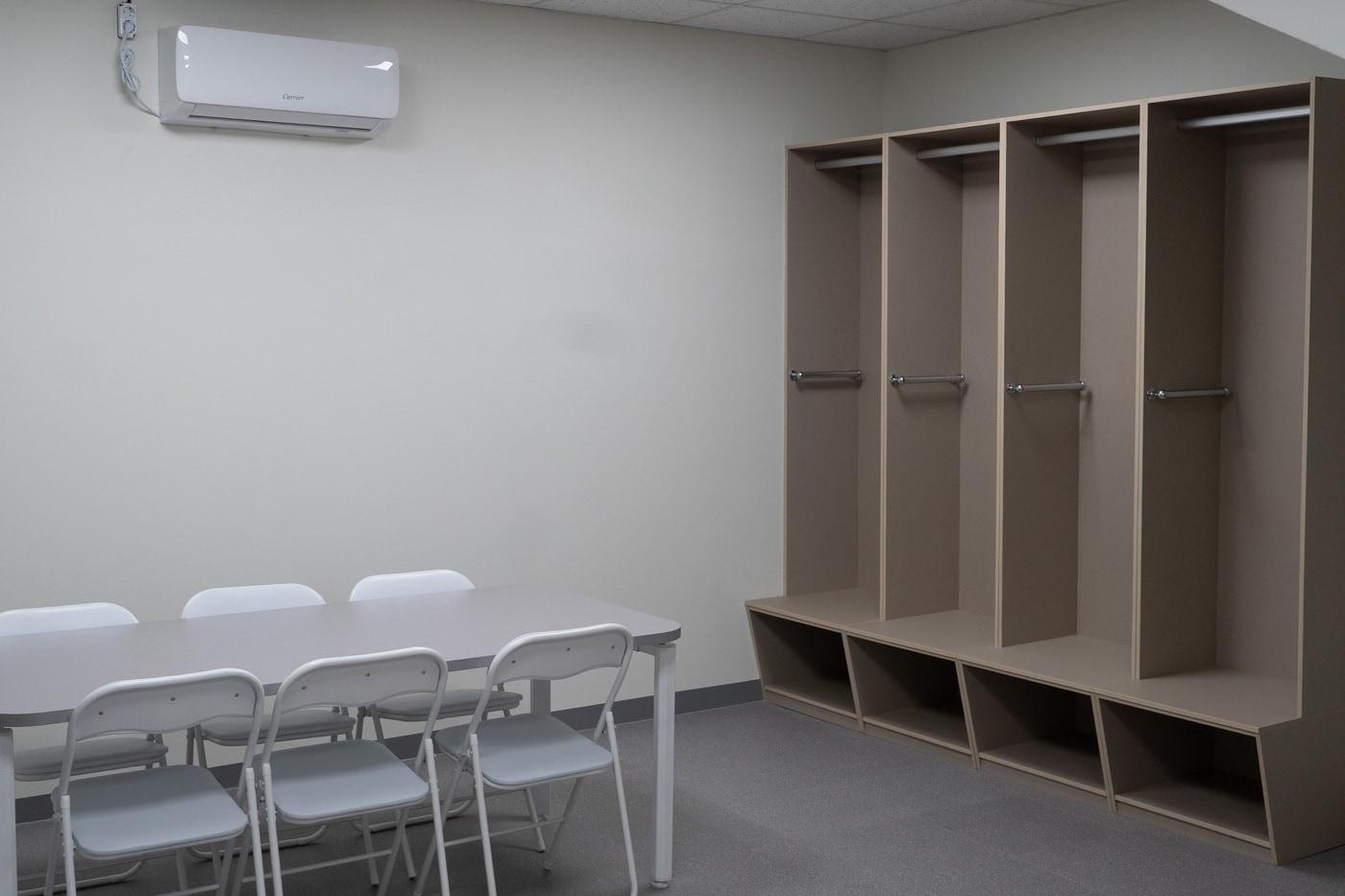 신설된 수원종합운동장 원정팀 감독실. &#40;수원FC 제공&#41;