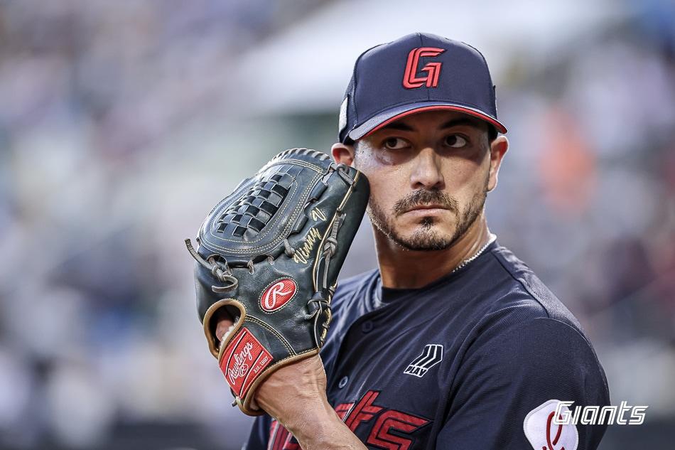 본문 이미지 - 롯데 자이언츠 외국인 투수 빈스 벨라스케즈. &#40;롯데 자이언츠 제공&#41;