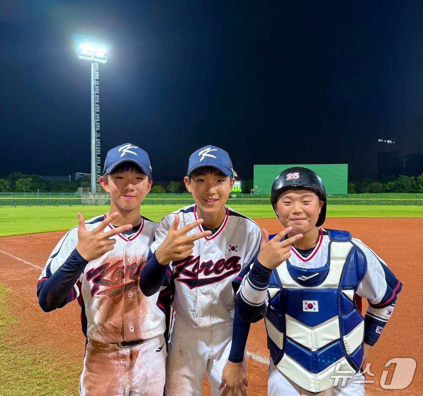 본문 이미지 - U-12 야구대표팀의 양레오, 권윤서, 민동현(왼쪽부터). (대한야구소프트볼협회 제공)