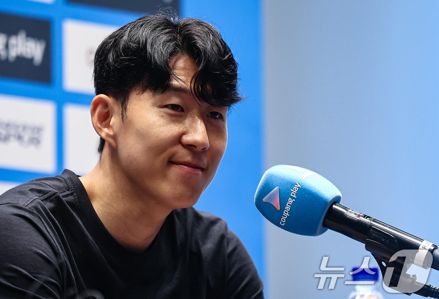 토트넘 손흥민이 2일 서울 영등포구 IFC TWO The Forum에서 열린 2025 쿠팡플레이 시리즈 토트넘 프리 기자회견에서 취재진 질문에 답하고 있다. 2025.8.2/뉴스1 ⓒ News1 김도우 기자