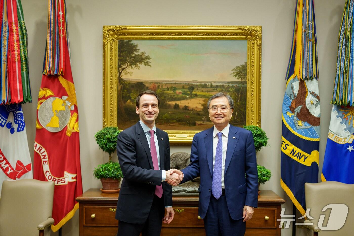 조현 외교부 장관은1일(현지시간) 미국 워싱턴DC에서 마이클 크라치오스(Michael Kratsios) 백악관 과학기술정책실장을 면담했다. 2025.08.02. (외교부 제공)