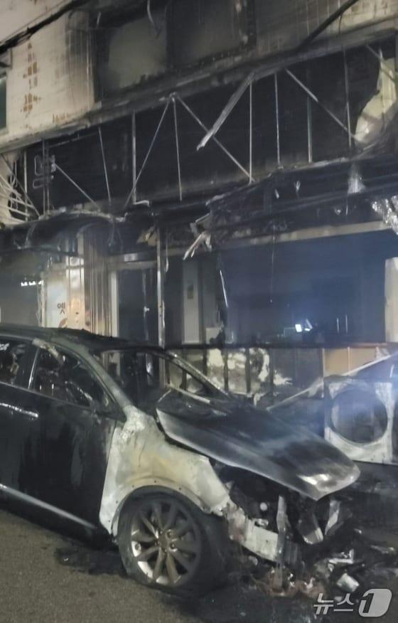 본문 이미지 - 평택 화재 현장. &#40;경기도소방재난본부 제공. 재판매 및 DB 금지&#41; 2025.8.1/뉴스1