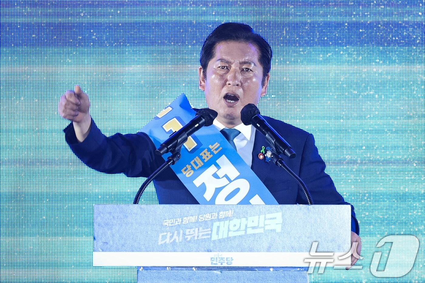 정청래 더불어민주당 당대표 후보가 2일 경기 고양시 킨텍스에서 열린 제2차 임시전국당원대회에서 정견발표를 하고 있다. 2025.8.2/뉴스1 ⓒ News1 유승관 기자