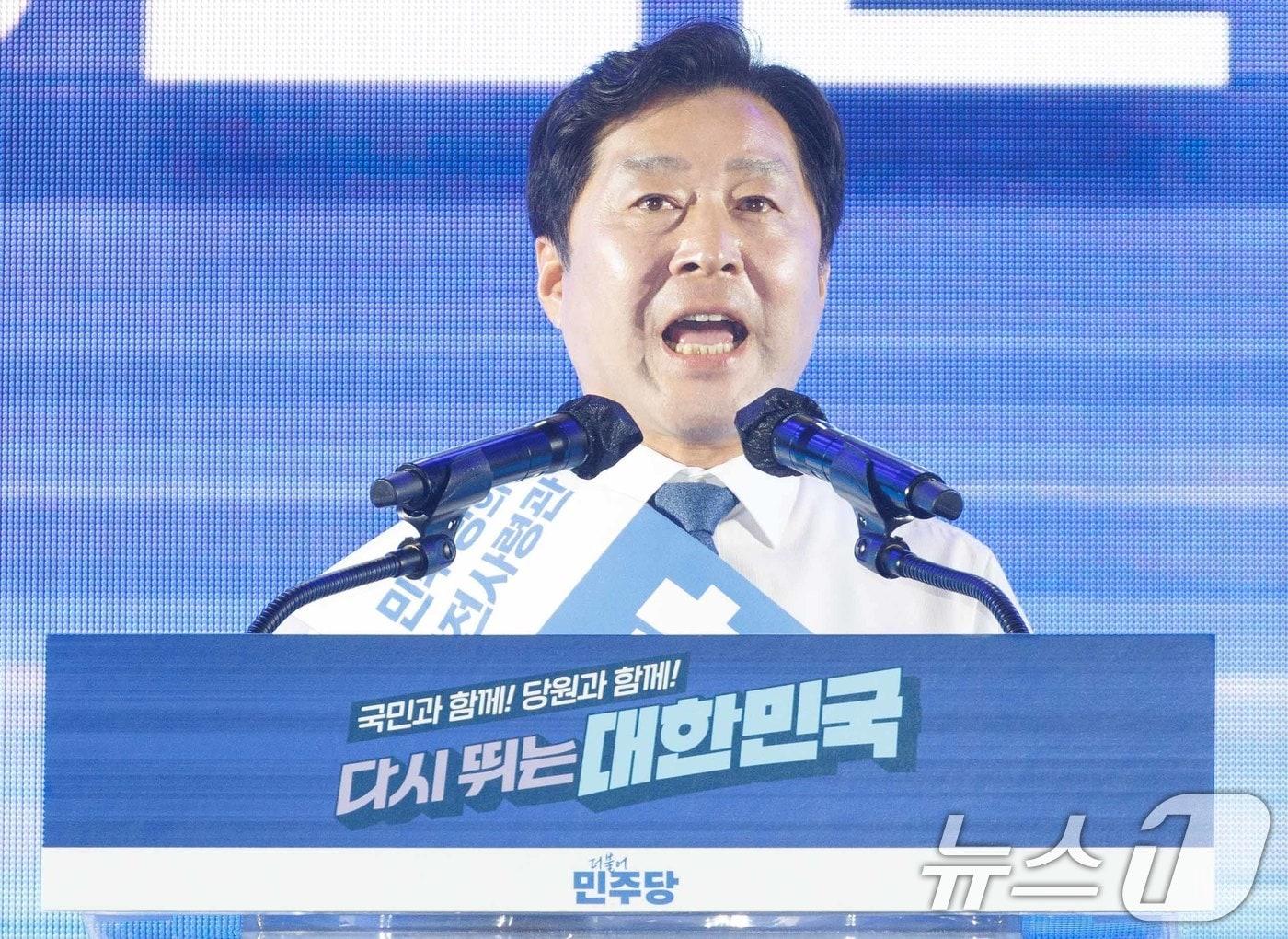 본문 이미지 - 황명선 더불어민주당 최고위원 후보가 2일 오후 경기 고양시 킨텍스에서 열린 제2차 임시전국당원대회에서 정견 발표를 하고 있다. (공동취재) 2025.8.2/뉴스1 ⓒ News1 유승관 기자