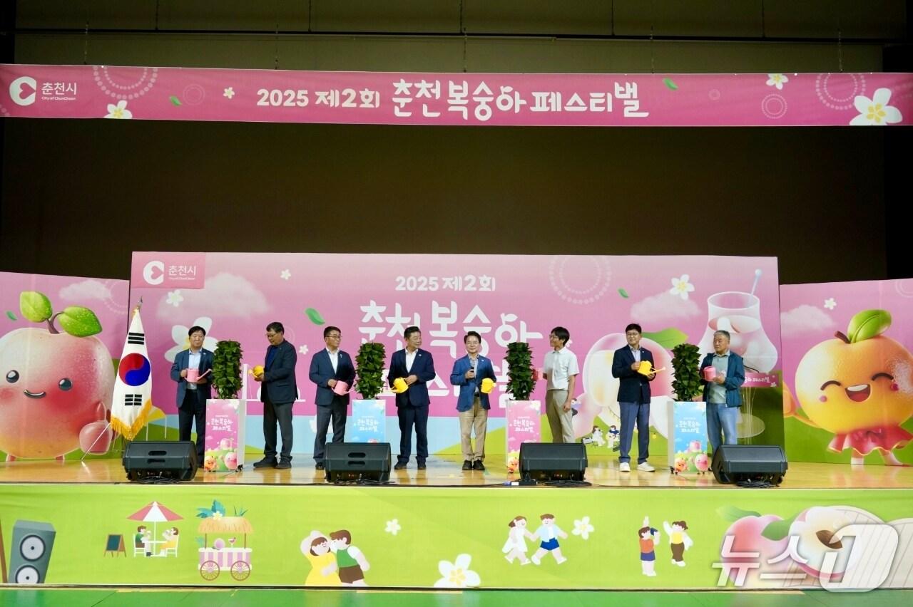 본문 이미지 - 강원 춘천 호반체육관에서 열린 ‘제2회 춘천 복숭아 페스티벌’.&#40;춘천시 제공, 재판매 및 DB금지&#41;