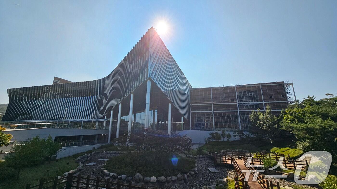 APEC 2025 정상회의장으로 사용될 경북 경주시 화백컨벤션센터&#40;HICO&#41;와 미디어센터 모습. &#40;뉴스1 자료&#41;  2025.8.20/뉴스1 ⓒ News1 최창호 기자