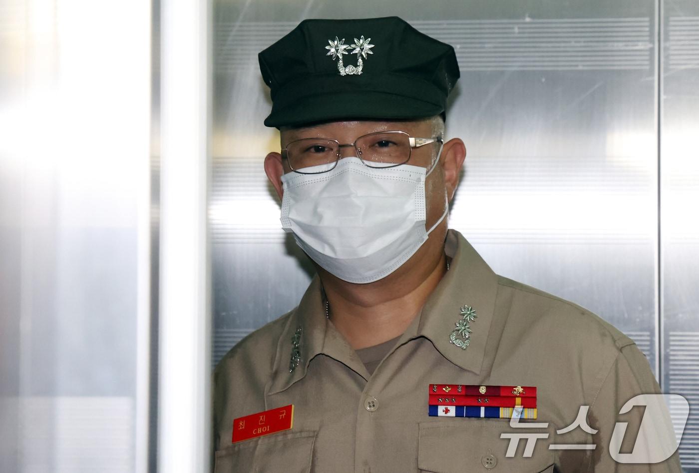 최진규 전 포11대대장이 20일 오전 서울 서초구 순직해병 특검팀(이명현 특별검사) 사무실에서 조사를 받기 위해 출석하고 있다. 2025.8.20/뉴스1 ⓒ News1 김명섭 기자