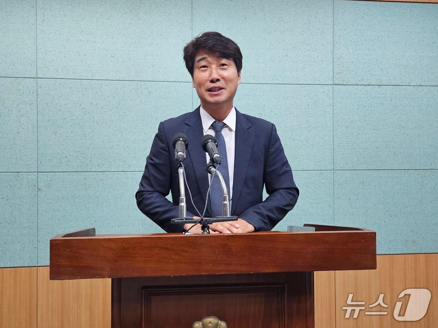 본문 이미지 - 20일 양준화 조국혁신당 완주·진안·무주·장수 지역위원장은 전북도의회 브리핑룸에서 기자회견을 갖고 있다.2025.8.20/뉴스1