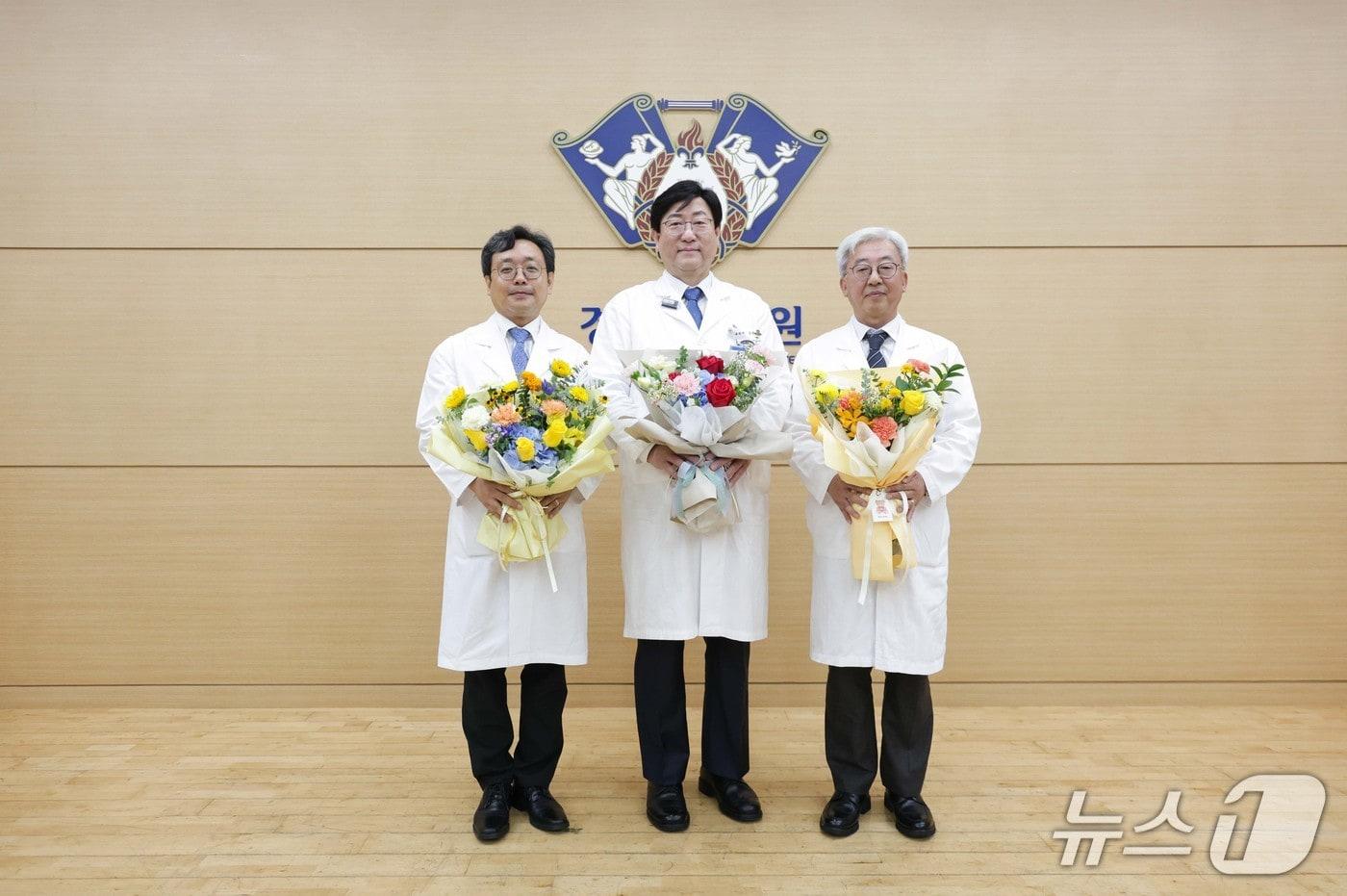 김형섭 경희대학교치과병원장(왼쪽부터), 오주형 경희대학교의료원장, 김종우 경희대학교병원장.(경희의료원 제공)