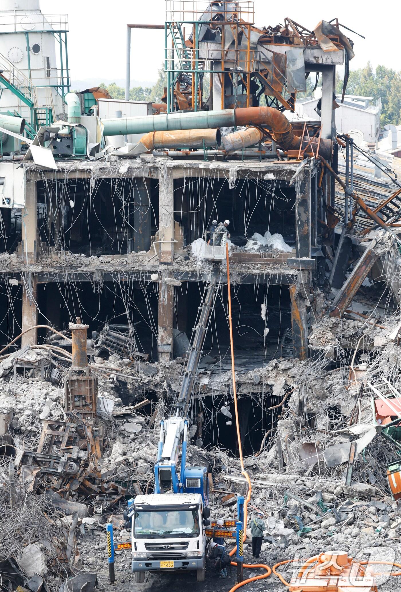 본문 이미지 - 지난달 20일 광주 광산구 금호타이어 광주공장에서 합동감식과 해체 공사가 진행되고 있다. 2025.8.20/뉴스1 ⓒ News1 김태성 기자