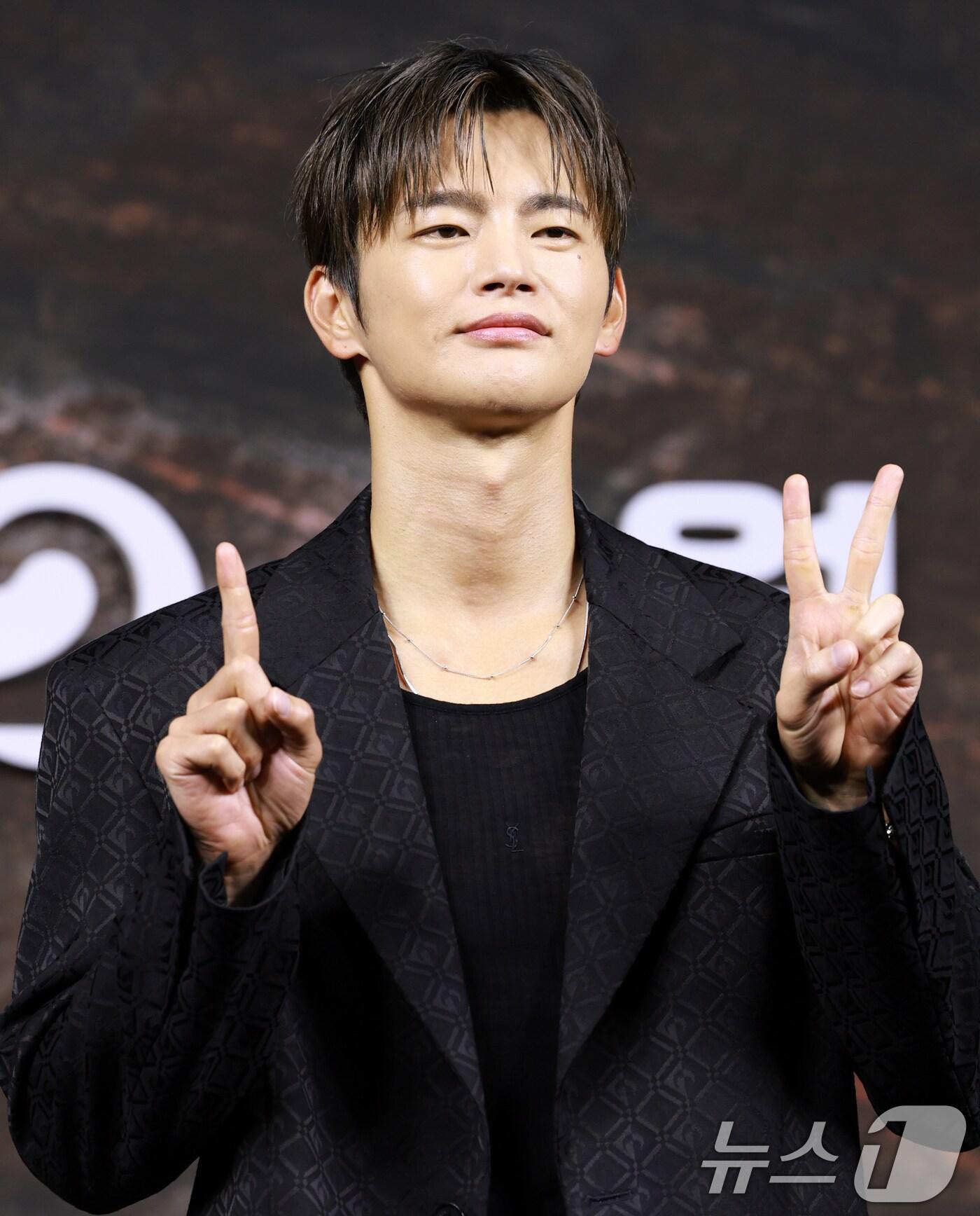 본문 이미지 - 배우 서인국이 20일 오전 서울 중구 앰배서더 서울 풀만 호텔에서 열린 KBS 2TV 토일 미니시리즈 '트웰브' 제작발표회에 참석해 포즈를 취하고 있다. '트웰브'는 동양의 12지신을 모티브로 한 작품으로 인간을 수호하기 위해 인간의 모습으로 살아가고 있는 12천사들이 악의 무리에 맞서는 전투를 그린 액션 히어로물이다. 2025.8.20/뉴스1 ⓒ News1 권현진 기자