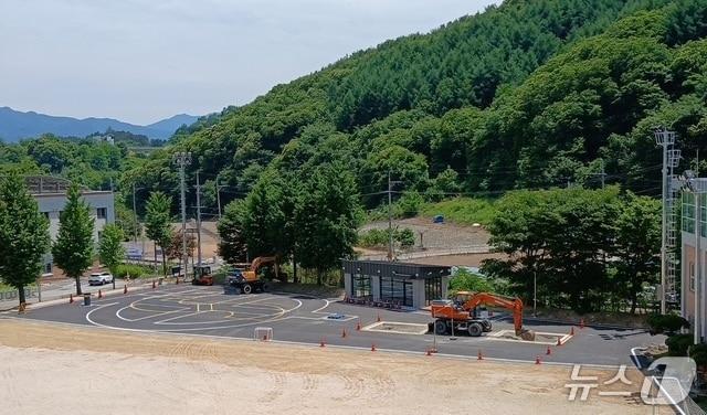 본문 이미지 - 전북 진안군의 굴삭기와 지게차 운전기능사 교육장소인 &#39;한국기술부사관고등학교&#39; 전경.&#40;진안군제공. 재판매 및 DB금지&#41;2025.8.20/뉴스1
