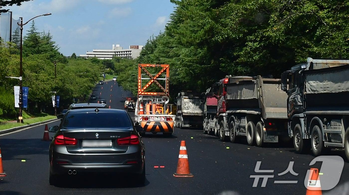 본문 이미지 - 도로 포장 공사