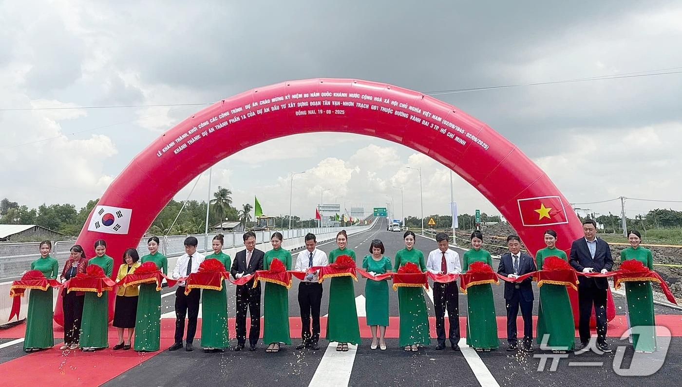 년짝대교(Nhon Trach Bridge) 개통식 (금호건설 제공)