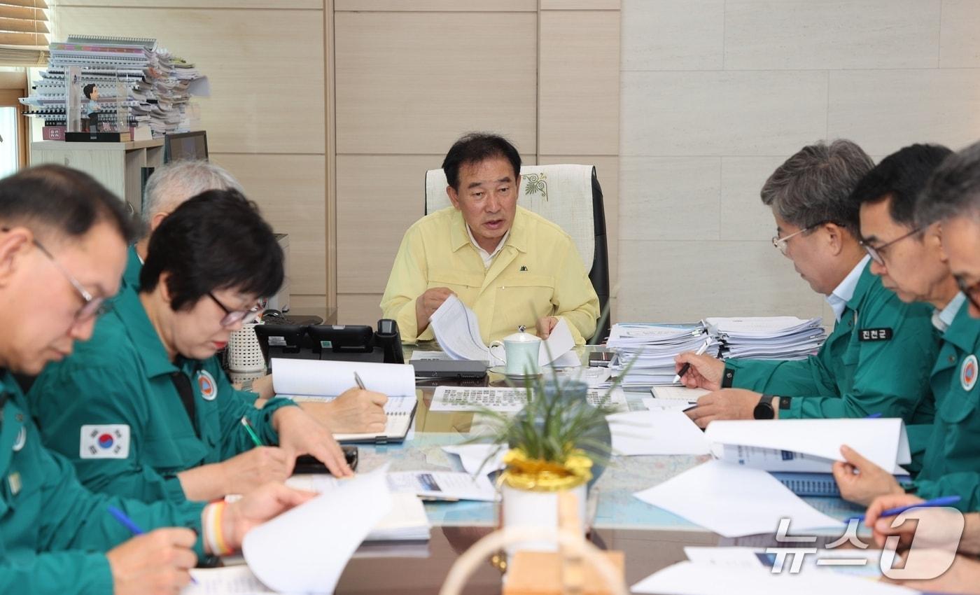 충북 진천군이 20일 송기섭 군수 주재로 국정과제 대응 TF 킥오프 회의를 열고 있다.(진천군 제공)/뉴스1