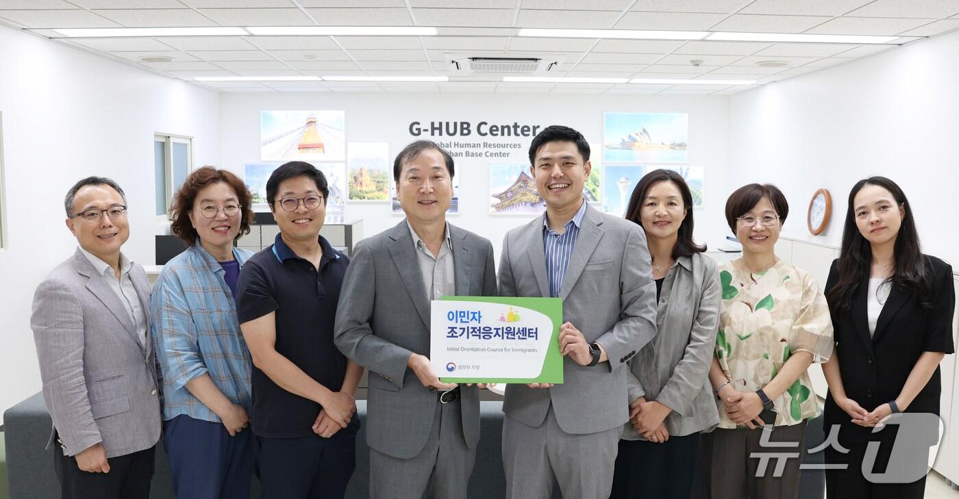 이민자조기적응지원센터 현판식(경인여자대학교 제공.재판매 및 DB금지)