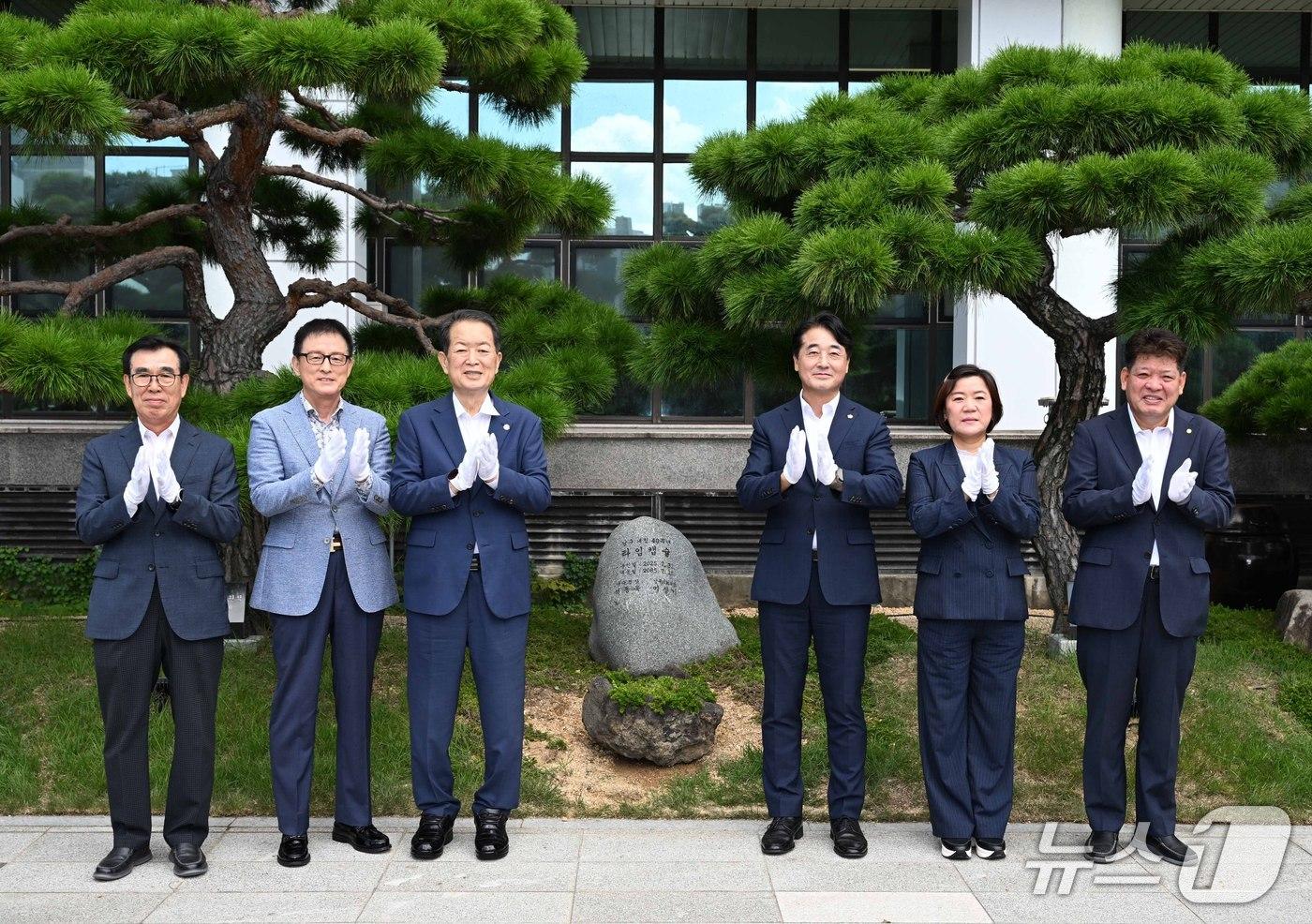 울산 남구가 개청 40주년을 맞아 타임캡슐 제막식을 가졌다.&#40;울산남구청 제공.재판매 및 DB 금지&#41;